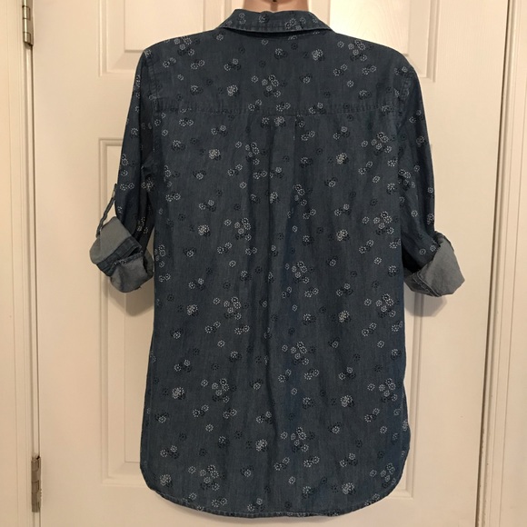 Blue chambray floral print “The Classic Shirt” 3/4 sleeve button down shirt - Picture 2 of 4